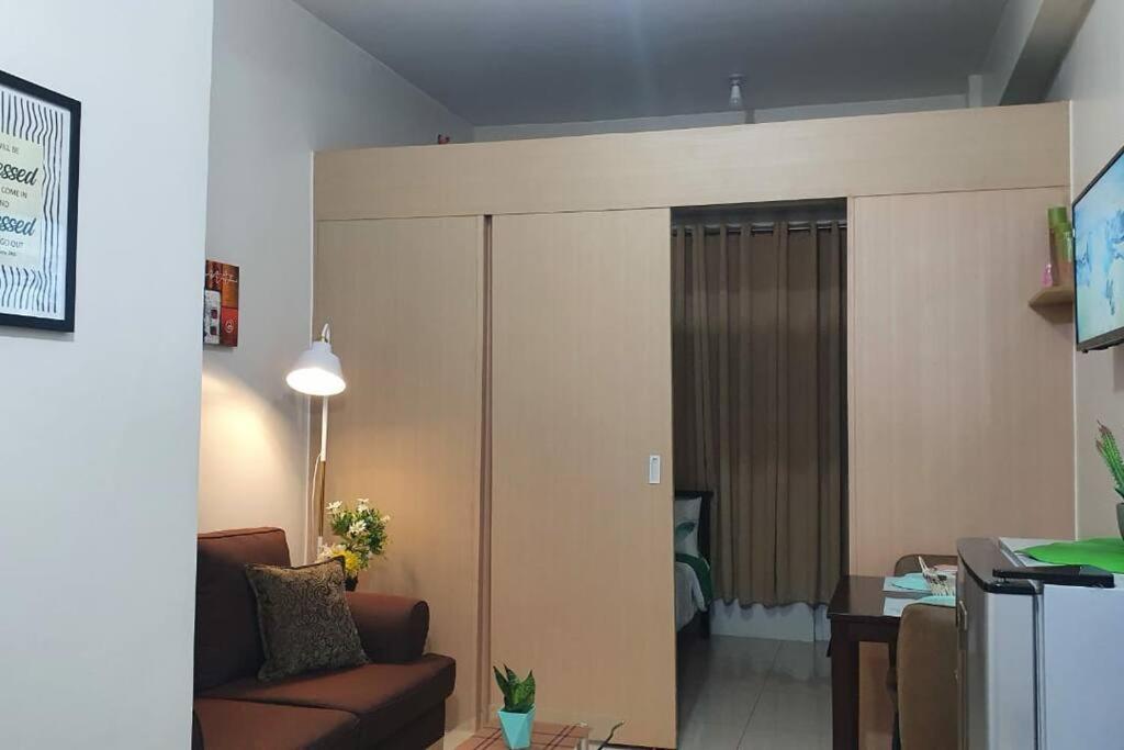Cherolds Place Lovely 1 Bedroom Condo With Balcony Manila Bagian luar foto