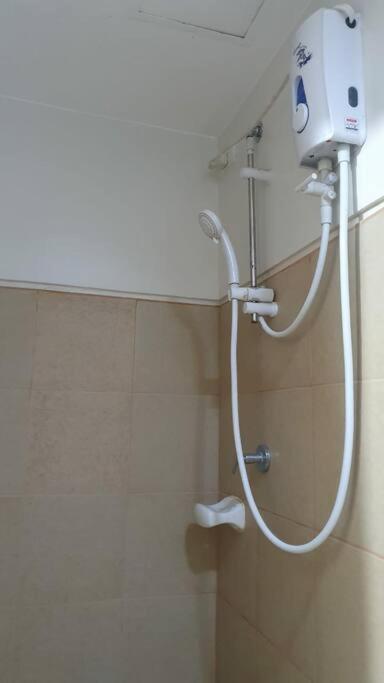 Cherolds Place Lovely 1 Bedroom Condo With Balcony Manila Bagian luar foto