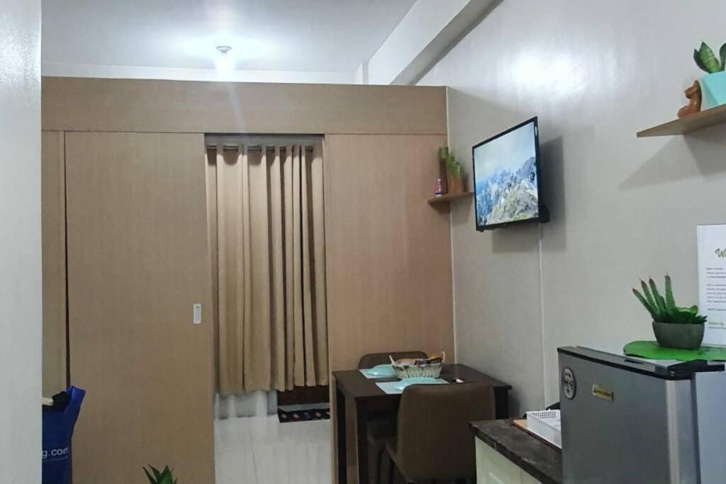 Cherolds Place Lovely 1 Bedroom Condo With Balcony Manila Bagian luar foto