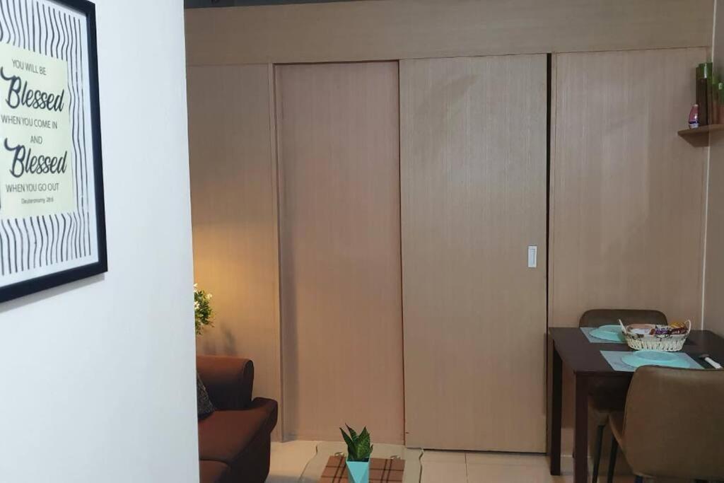 Cherolds Place Lovely 1 Bedroom Condo With Balcony Manila Bagian luar foto